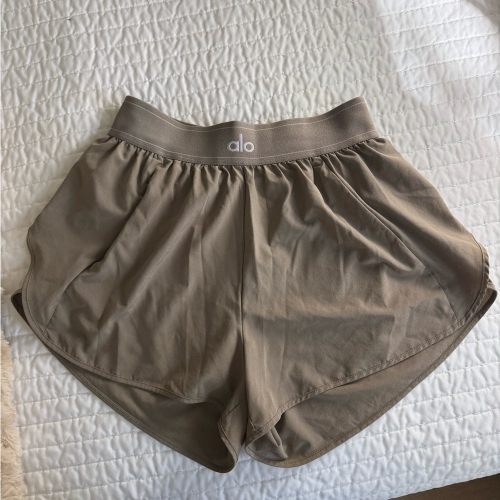 ALO Match Point Short - Light Cocoa